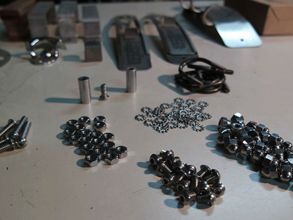 Various screws 