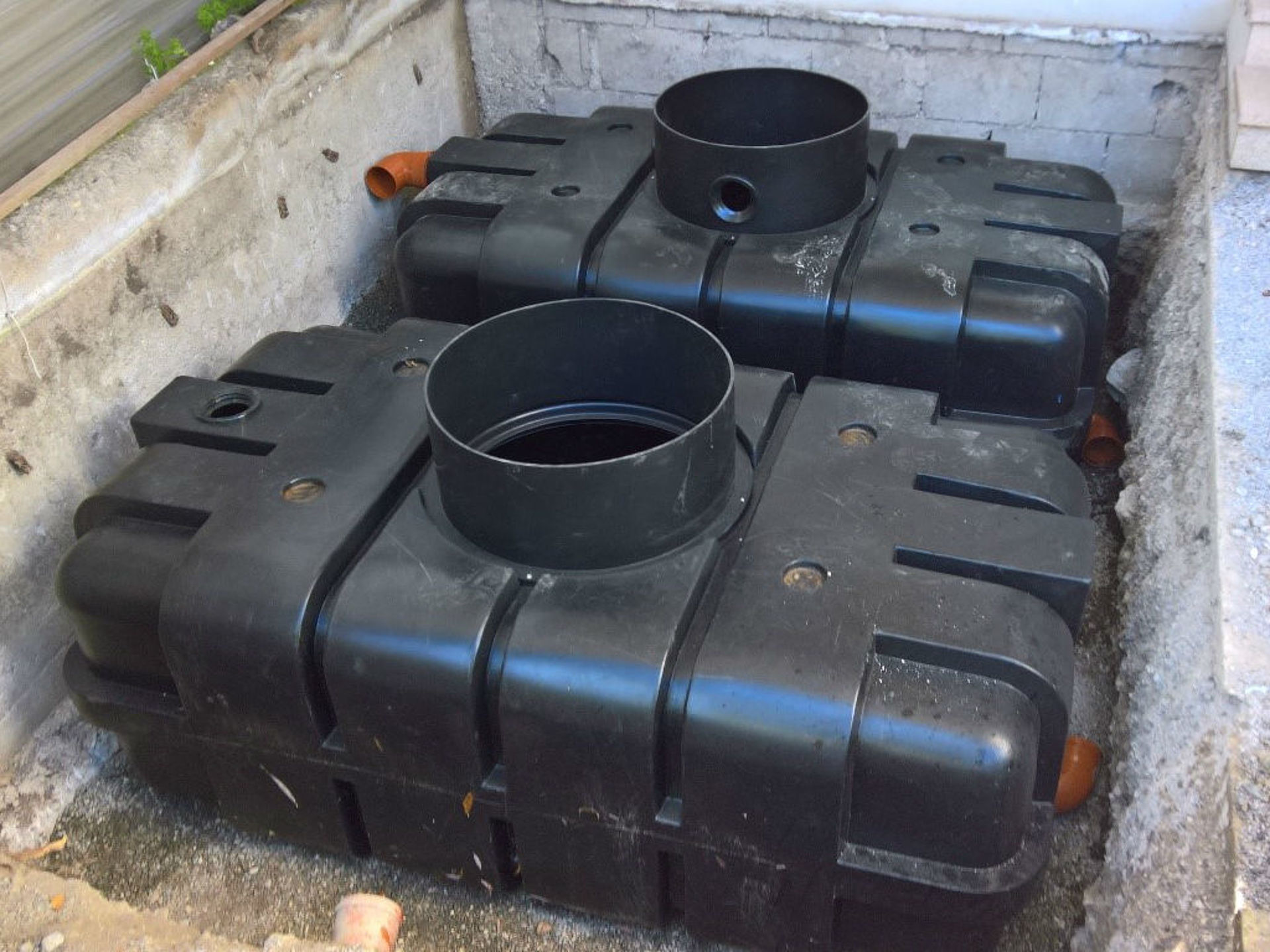 barrel is placed under the floor