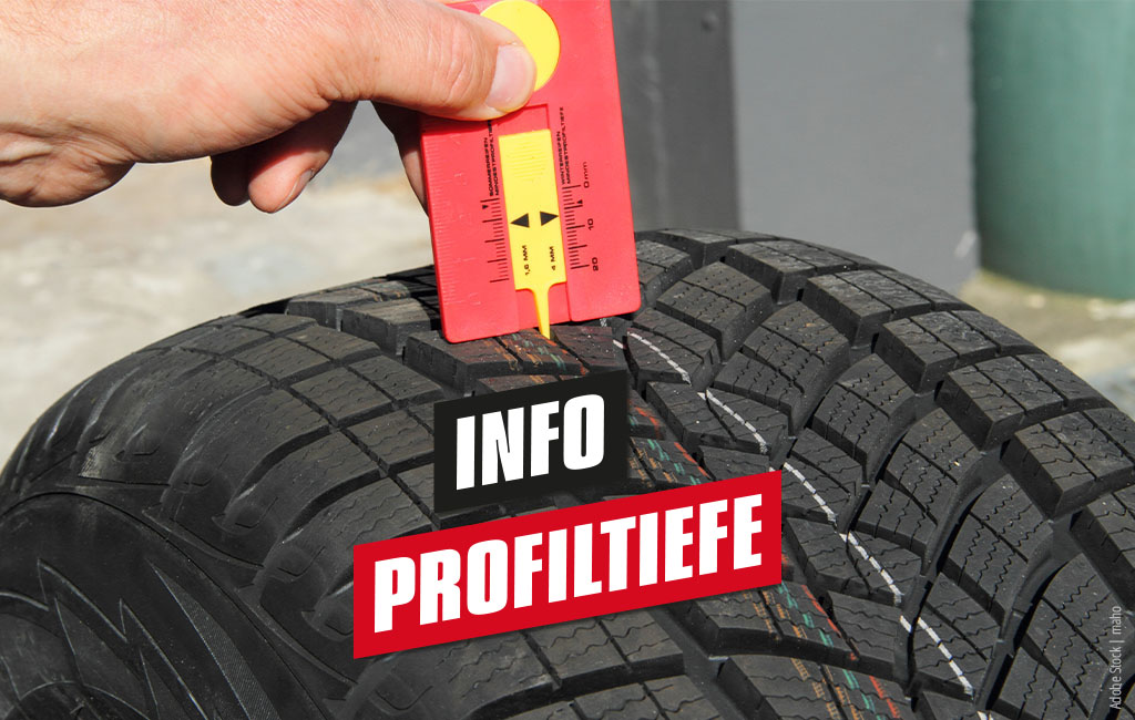 jemand misst die Profiltiefe eines Autoreifens | Text: Info - Profiltiefe