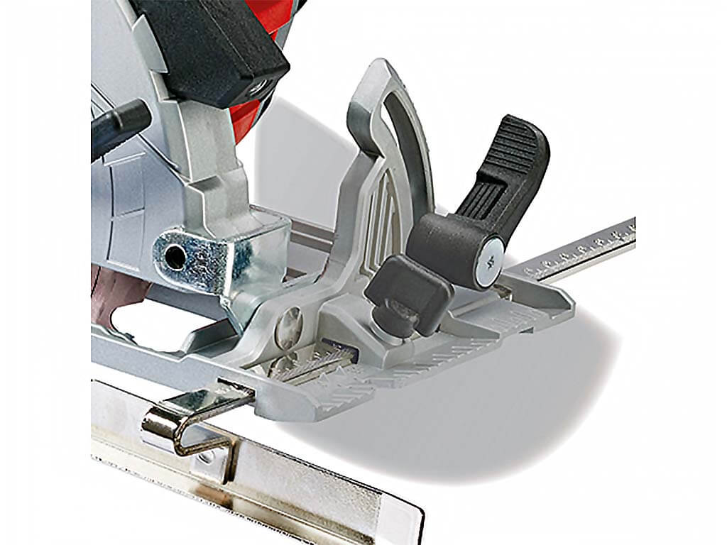 close up hand circular saw