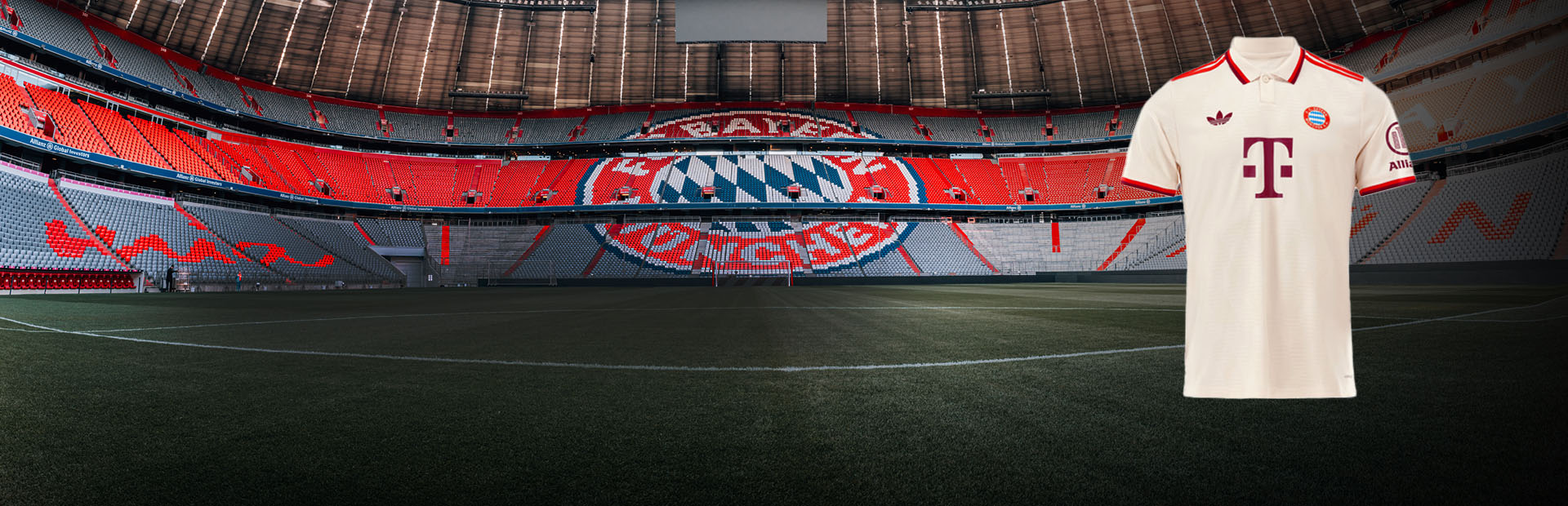 Ein cremefarbenes FC-Bayern-Trikot mit roten Details vor leeren Tribünen der Allianz Arena.