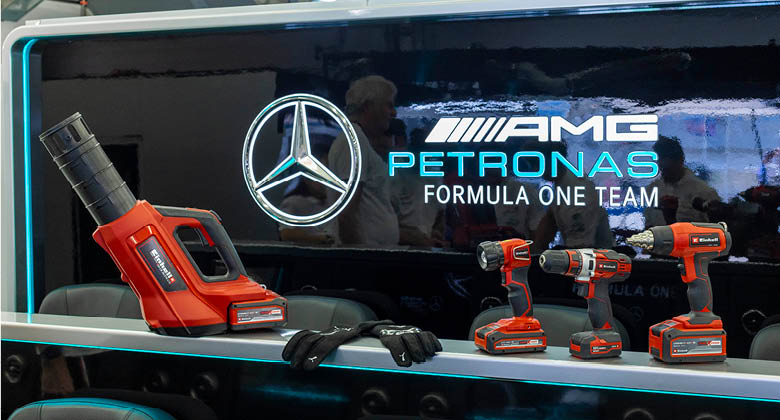 Einhell Geräte vor Mercedes Logo